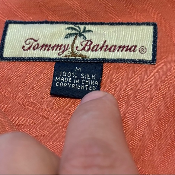 Tommy Bahama Medium Coral Floral Leaf Shape Pattern Hawaiian Tropical 100% Silk - Picture 3 of 9